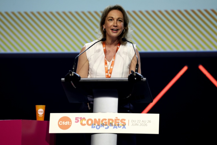 La secrétaire générale du syndicat Confédération française démocratique du travail (CFDT), Marylise Léon, prononce un discours lors de l'ouverture du 51e congrès de la confédération, Bordeaux, le 22 juin 2026 ( AFP / ROMAIN PERROCHEAU )