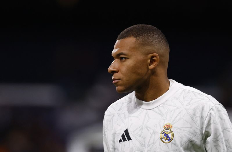 Kylian Mbappé pendant l'échauffement avant un match