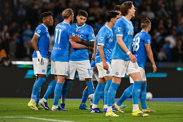 Naples corrige Cremonese et retarde le sacre de l’Inter