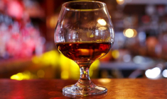 EN FIN D'EXERCICE, RÉMY COINTREAU CALE SUR DES EFFETS "TECHNIQUES"