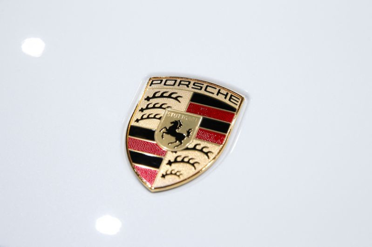 Le logo de Porsche lors de l'assemblée générale annuelle du groupe Volkswagen à Berlin
