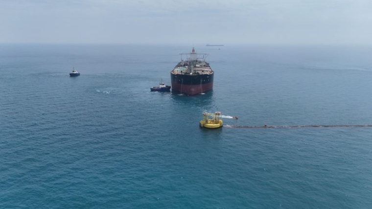 Vue de drone du pétrolier HELGA amarré à l'un des terminaux pétroliers offshore du sud de l'Irak, près de Bassorah