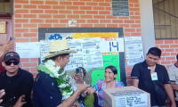 Le candidat présidentiel bolivien Andronico Rodriguez vote à Entre Rios