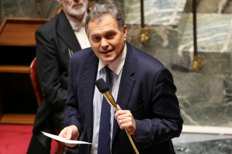 Le ministre des Transports Philippe Tabarot s'exprimant devant l'Assemblée nationale le 7 janvier 2026 ( AFP / Ludovic MARIN )