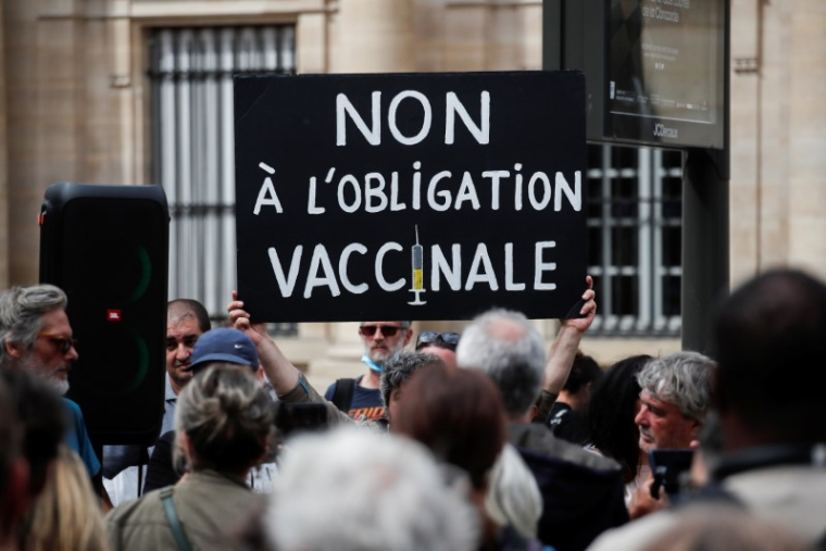 FRANCE: 237.000 PERSONNES MANIFESTENT CONTRE L'ÉLARGISSEMENT DU "PASS SANITAIRE"