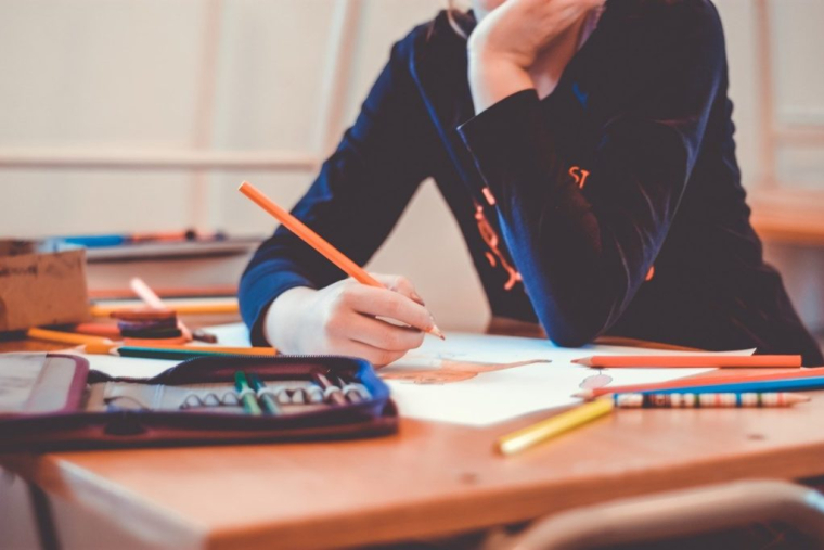 Poru les lycéens, la bourse d'aide aux études d'un montant allant de 441 à 936 euros sera versée en trois fois au cours de l'année scolaire 2022-2023. Photo d'illustration. (Coyot / Pixabay)