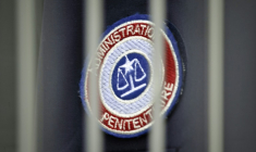 Le détenu de 20 ans qui s'était évadé vendredi de la prison de Corbas, près de Lyon, en se cachant dans le sac de son codétenu libérable, a été interpellé lundi matin à Sathonay-Camp, dans la métropole lyonnaise, a annoncé le parquet de Lyon ( AFP / JEAN-PHILIPPE KSIAZEK )