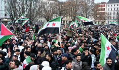 Des membres de la communauté syrienne à Berlin, en Allemagne, le 8 décembre 2024. ( AFP / RALF HIRSCHBERGER )