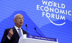 Le fondateur et président du Forum économique mondial (WEF) Klaus Schwab prononce son discours de bienvenue lors de la 55e réunion annuelle du Forum économique mondial