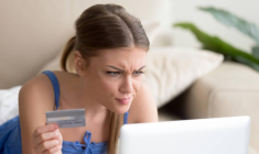 Réservation de voyage en ligne : les bons réflexes pour éviter les fraudes / iStock.com - fizkes