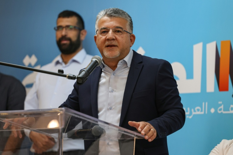 Youssef Jabareen, qui dirige la Liste unifiée regroupant une coalition de trois partis aux sensibilités nationalistes et communiste, s'exprime lors d'un meeting de campagne, le 23 octobre 2026 à Ara, dans le nord d'Israël  ( AFP / Ahmad GHARABLI )