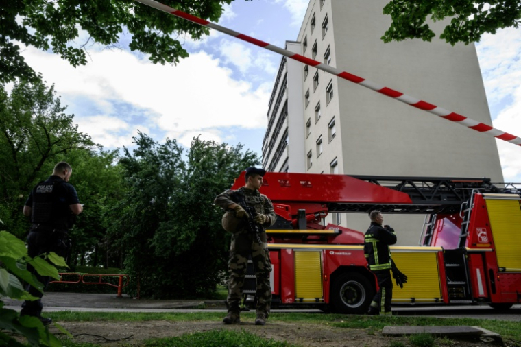 L'immeuble de Décines-Charpieu où s'est déclaré un incendie qui a fait trois morts le 11 mai 2026 ( AFP / JEFF PACHOUD )