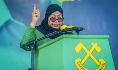 La présidente sortante et candidate à la présidentielle en Tanzanie Samia Suluhu Hassan lors d'un rassemblement à Mwanza le 28 octobre 2025 ( AFP / Michael JAMSON )