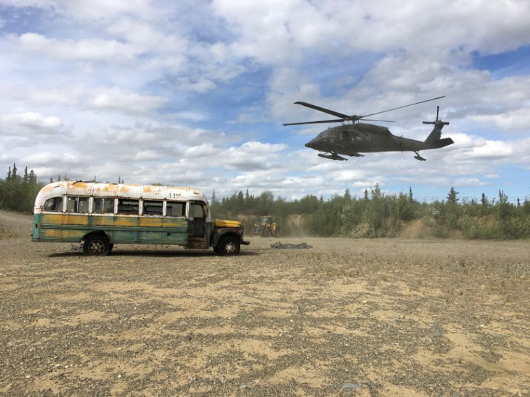 LE BUS D'"INTO THE WILD" RETIRÉ DE SON SENTIER EN ALASKA POUR DES RAISONS DE SÉCURITÉ