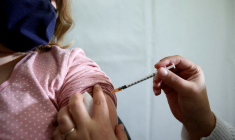 FRANCE: LE SÉNAT ENTEND "FIXER DES LIMITES" AU PASS VACCINAL