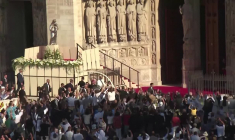 Léon XIV arrive à Notre-Dame de Paris