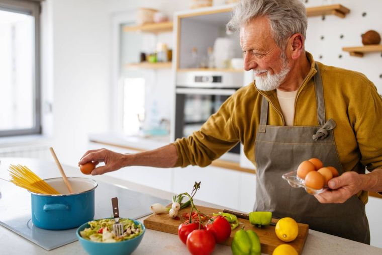 Comment augmenter une petite retraite ? / iStock-nd3000