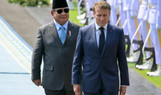 Le président indonésien Prabowo Subianto et son homologue français  Emmanuel Macron à Jakarta, le 28 mai 2025. ( AFP / BAY ISMOYO )