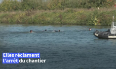 France: un millier d'opposants défilent contre le canal Seine-Nord Europe