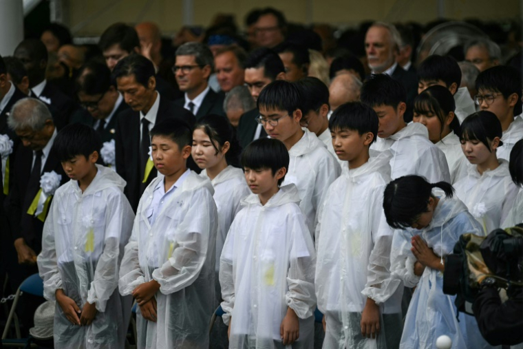 Minute de silence pour les 80 ans du bombardement atomique de Nagasaki, le 9 août 2025 ( AFP / Philip FONG )