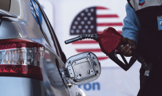 Aux États-Unis, le prix du baril de pétrole WT1 a bondit de 69% en un an et celui des voitures d'occasion de 35% ! (© Guillermo Arias/AFP)