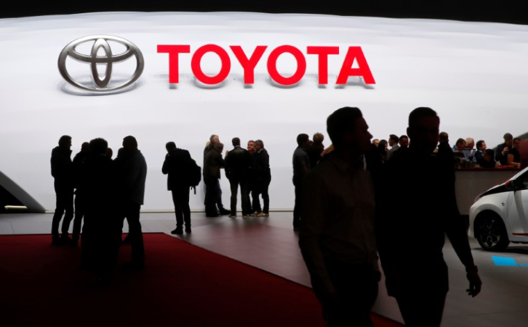TOYOTA PRÉVOIT UNE BAISSE DE SON BÉNÉFICE ANNUEL À CAUSE DU YEN