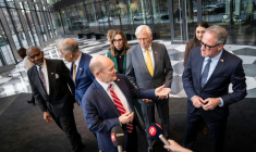 Le sénateur démocrate américain Chris Coons à son arrivée avec la délégation bipartisane du Congrès américain à Copenhague, au Danemark, le 16 janvier 2026 ( Ritzau Scanpix / Sebastian Elias Uth )
