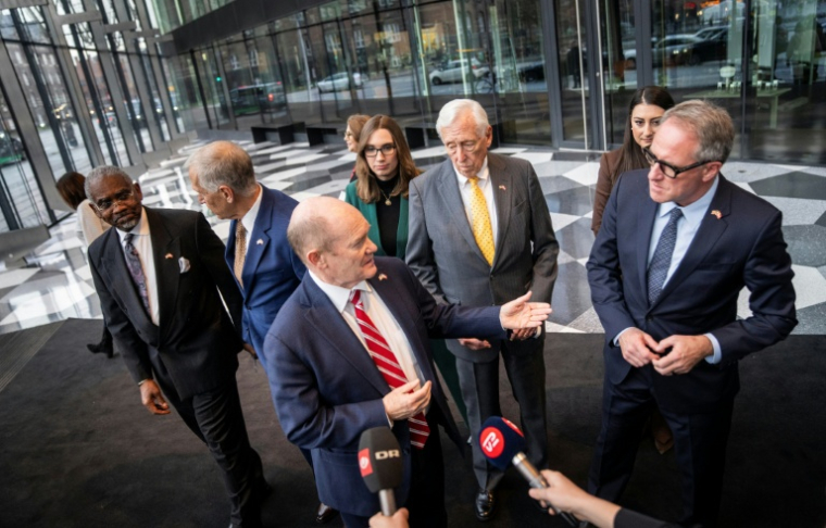Le sénateur démocrate américain Chris Coons à son arrivée avec la délégation bipartisane du Congrès américain à Copenhague, au Danemark, le 16 janvier 2026 ( Ritzau Scanpix / Sebastian Elias Uth )