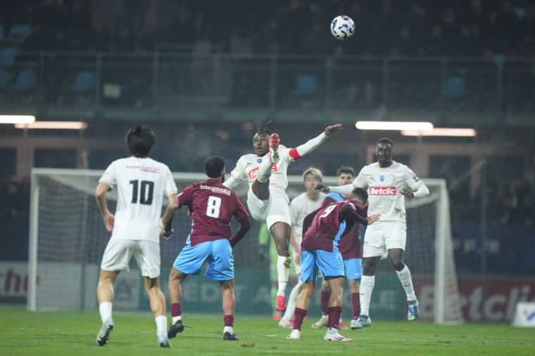 Reims passe par un trou de souris contre Bourgoin et file en quarts de Coupe de France