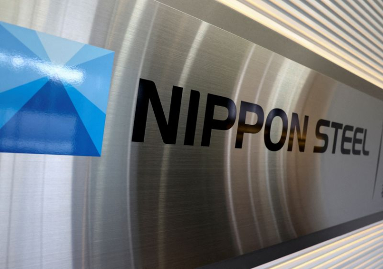 Le logo de Nippon Steel affiché à l'usine East Nippon Works Kimitsu Area de la société à Kimitsu