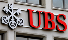 Le logo de UBS est visible à une succursale de la banque suisse à Zurich