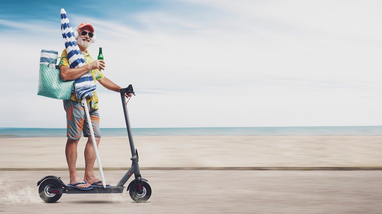 Il faut suivre certaines règles pour circuler en trottinette electrique (Crédits photo : Adobe Stock - )