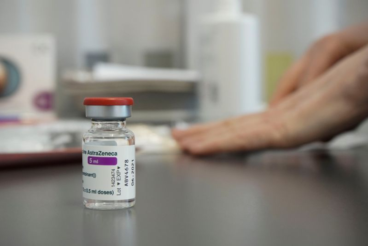 LA FRANCE VA RECOMMANDER UN VACCIN ARN APRÈS UNE PREMIÈRE DOSE D'ASTRAZENECA