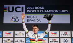 Le Slovène Tadej Pogacar, sacré de nouveau champion du monde, le 28 septembre 2025 à Kigali au Rwanda ( AFP / Anne-Christine POUJOULAT )