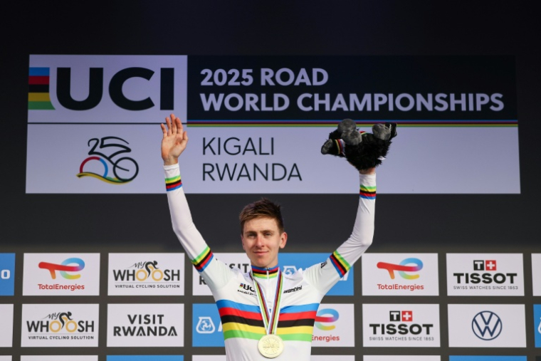 Le Slovène Tadej Pogacar, sacré de nouveau champion du monde, le 28 septembre 2025 à Kigali au Rwanda ( AFP / Anne-Christine POUJOULAT )