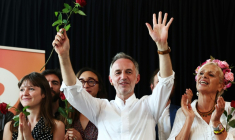 Le candidat socialiste aux municipales à Paris, Emmanuel Grégoire, le 22 juin 2025 lors d'un meeting dans la capitale ( AFP / ROMAIN PERROCHEAU )