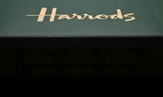 Le logo Harrods sur un des magasins de Londres le 20 septembre 2024 ( AFP / Ben STANSALL )