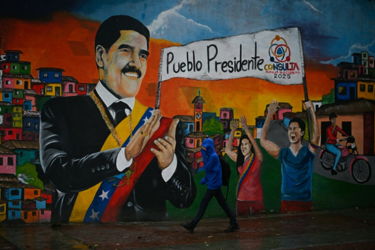 Une fresque murale représentant l'ancien président vénézuélien Nicolas Maduro à Caracas, le 13 mai 2026 ( AFP / Federico PARRA )