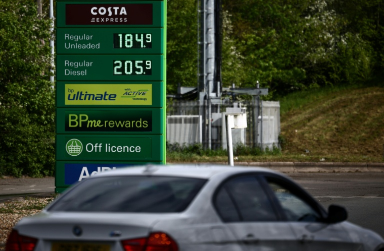 Le gazole au-dessus de 2 livres, dans une station-service BP, sur l’autoroute M4, à l’ouest de Londres, le 16 avril 2026 ( AFP / Henry NICHOLLS )