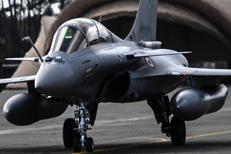 Un avion de combat Rafale. ( AFP / CHRISTOPHE ARCHAMBAULT )