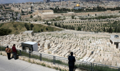 Minute de silence au Mont des Oliviers qui surplombe Jérusalem, le 21 avril 2026 ( AFP / AHMAD GHARABLI )