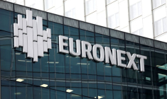 Le logo d'Euronext sur un bâtiment dans le quartier financier de la Défense à Courbevoie, près de Paris