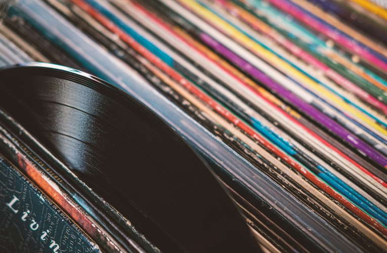 Certains vinyles rares valent aujourd'hui de l'or. (illustration) (Pixabay / Bru-nO)