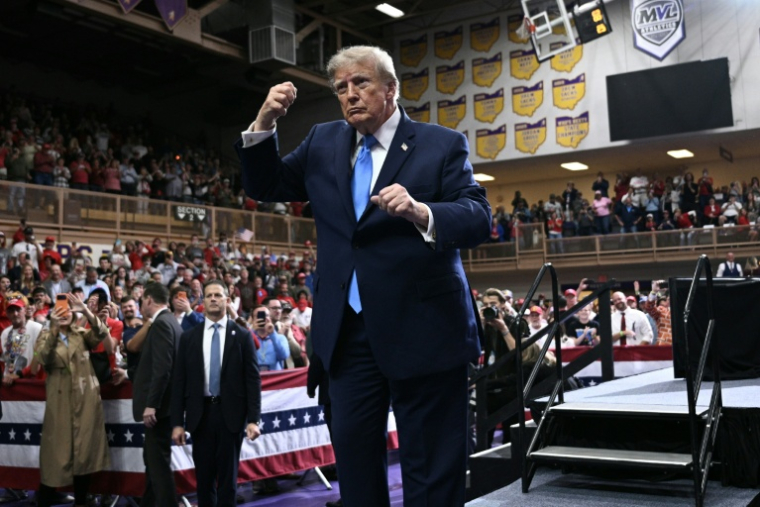 Le président américain Donald Trump lors d'un meeting de campagne à Vandalia, le 3 octobre 2026 dans l'Ohio ( AFP / Brendan SMIALOWSKI )