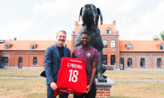 Mbemba retrouve les terrains à Lille