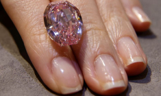 UN DIAMANT ROSE EXTRÊMEMENT RARE POURRAIT ATTEINDRE JUSQU’À 38 MILLIONS DE DOLLARS AUX ENCHÈRES