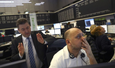 Des traders à la bourse de Francfort