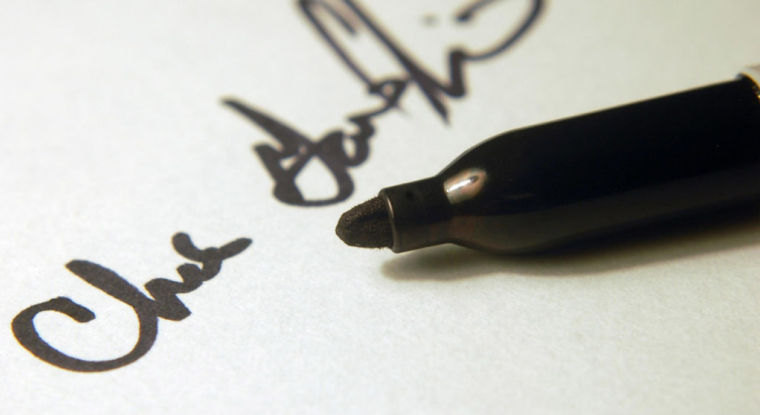 Avant de signer votre contrat d'assurance vie, lisez tous nos conseils pour bien rédiger la clause bénéficiaire. (© cc Chris)