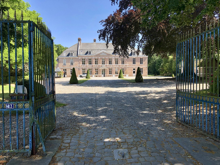 Le château de Yaucourt-Bussus date de 1633. (Crédit photo:  antoine fleitz - Wikimedia Commons)