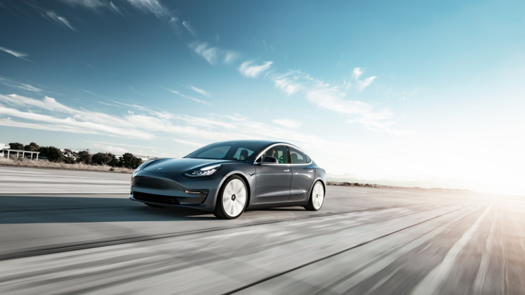 Voitures électriques : quel modèle choisir pour de longs trajets ? (Crédits photo : Shutterstock)
